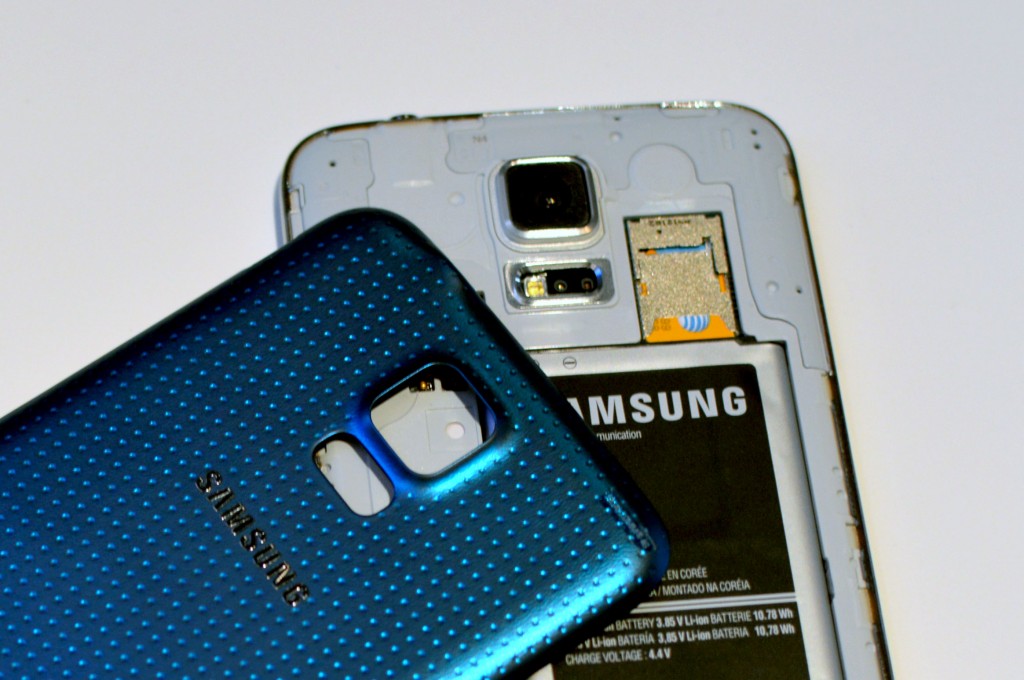 Galaxy-S5-Features-Micro-SD-Card